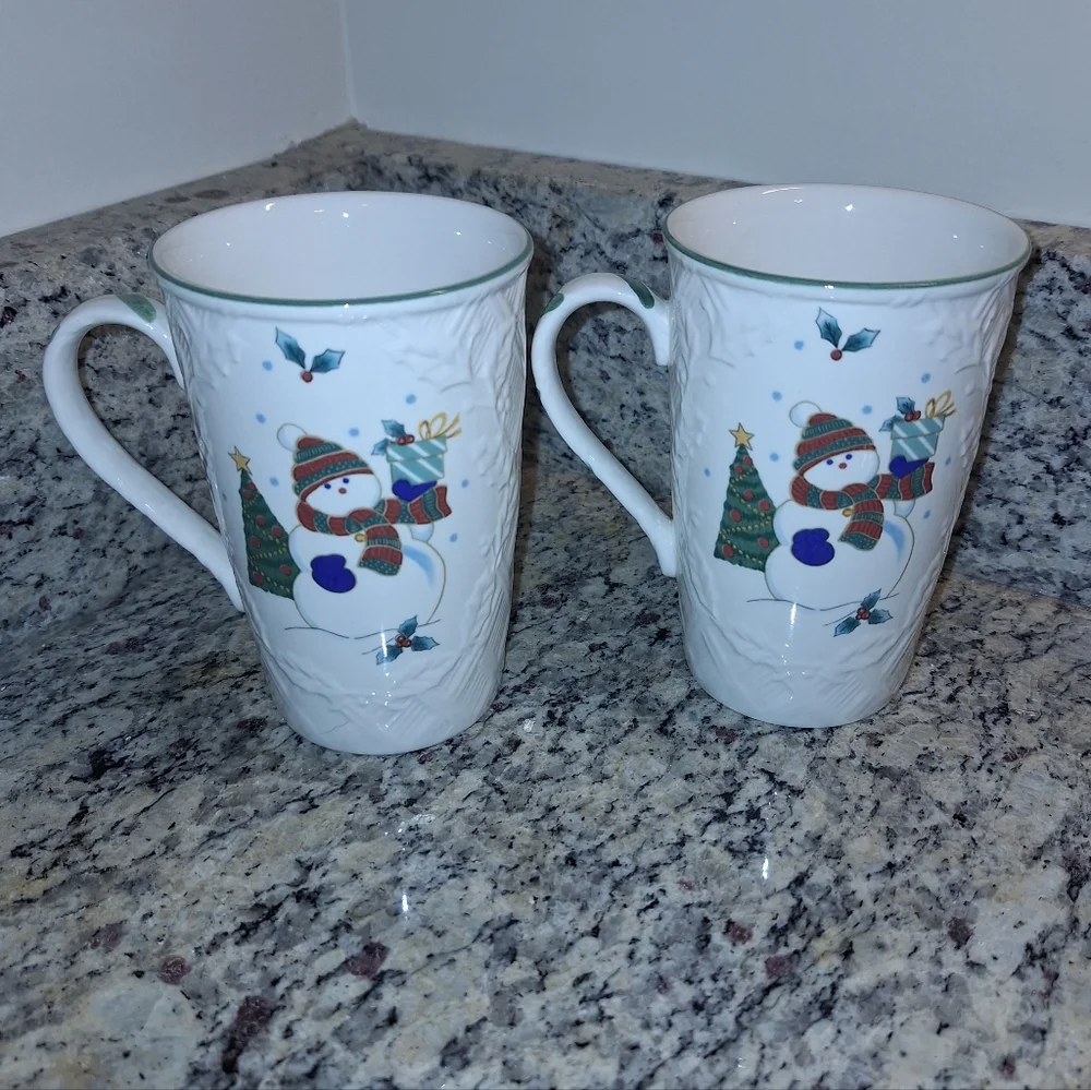Vintage Mikasa Coffee Mugs~English Countryside ~Winter Scene~Cup~Snowman~Holiday